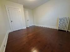 Beautiful 4-BR   Loft Upper Unit - Fully Renovated (Oshawa) - Photo 5