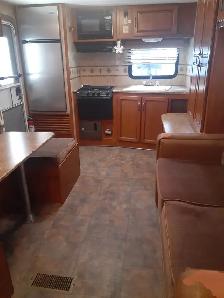 2011 BULLET ULTRA LITE RV TRAILER 27' - Photo 6
