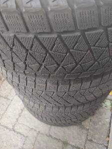 4 pneus hiver Bridgestone Blizzak 235-55R20 excellent état
