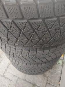 4 pneus hiver Bridgestone Blizzak 235-55R20 excellent état - Photo 2