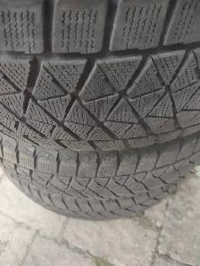 4 pneus hiver Bridgestone Blizzak 235-55R20 excellent état - Photo 3