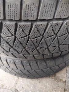 4 pneus hiver Bridgestone Blizzak 235-55R20 excellent état - Photo 4