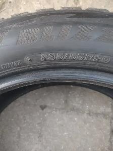 4 pneus hiver Bridgestone Blizzak 235-55R20 excellent état - Photo 5