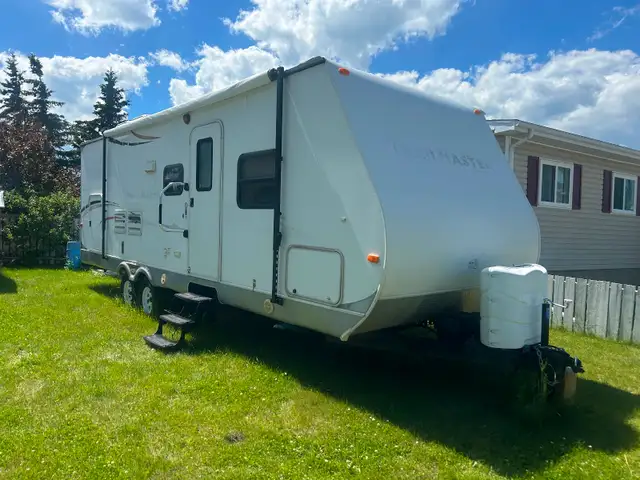 2013 golfstream trail master travel trailer. 26.5 ft