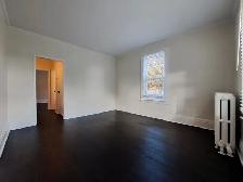Beautiful 2-BR Main Floor Unit - Fully Renovated (Oshawa) - Photo 3