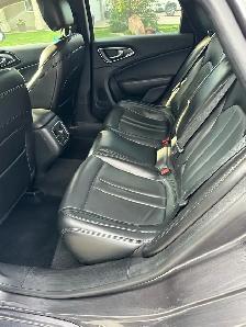 2016 Chrysler 200C 79,948 km $13,000 obo - Photo 4