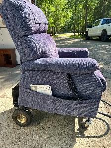 Pride Mobility lift chair. - Photo 4