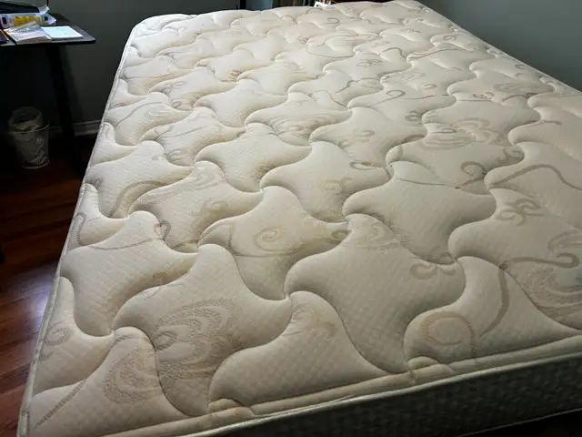 Free: Like New Contour Collection 'Catherine' 8' Mattress