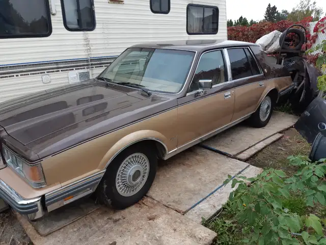 1983-lincon valentino 66xxx miles no rust 5000 cah