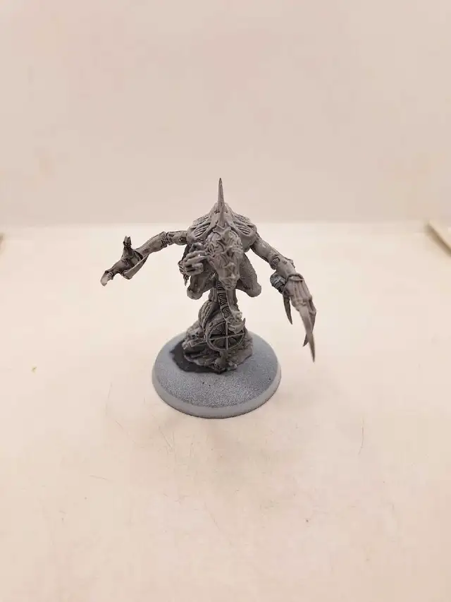 Warhammer 40k Tyranid Primed White Broodlord / Patriarch