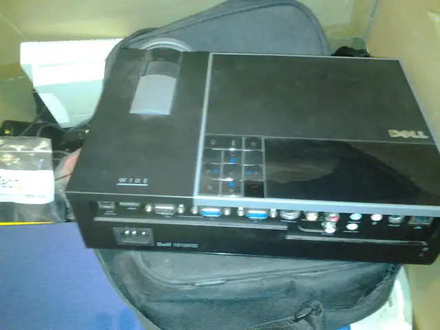 Dell 1610HD DLP Projector 3500 lumens Professional 3D HDMI 300