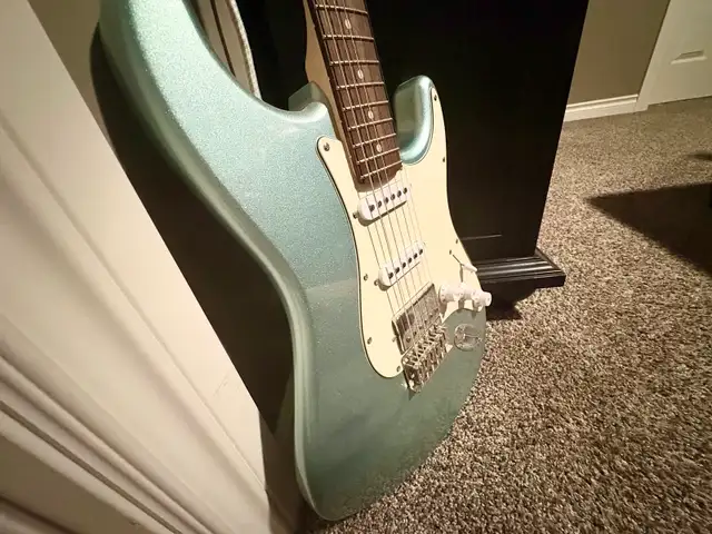 Hardly played Electric Guitar for sale⚡️