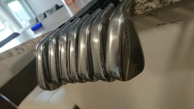 RH TaylorMade P770 Iron Set - x-stiff