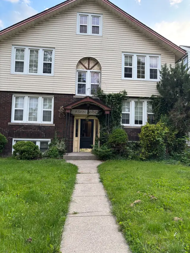 Looking for roomate ASAP - FEMALE ONLY