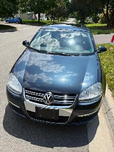 VW Jetta LOW KMS! LIKE NEW! - Photo 2