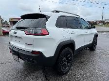 2019 JEEP CHEROKEE TRAILHAWK | 4WD | 1 OWNER | CLEAN CARFAX - Photo 6
