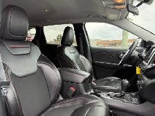 2019 JEEP CHEROKEE TRAILHAWK | 4WD | 1 OWNER | CLEAN CARFAX - Photo 10