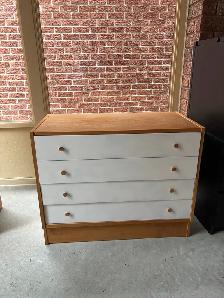 Mid-Century Modern Dresser - Photo 2