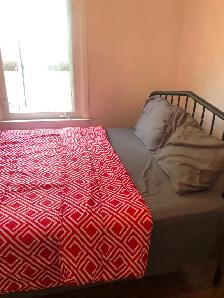 Furnished Room for Rent in Scarborough (Weekly Payment Option) - Photo 2