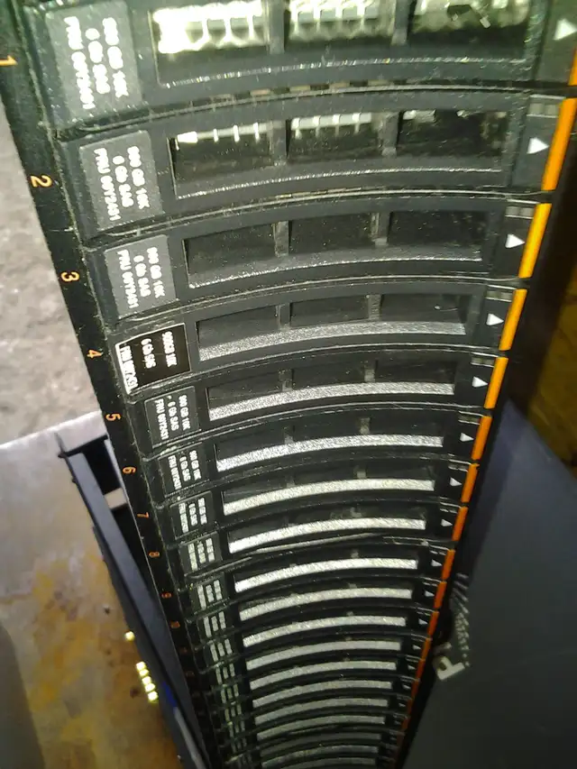 IBM Storwize V3700 SFF 24x2.5 with sleds sfp  nas 200 nas qnap