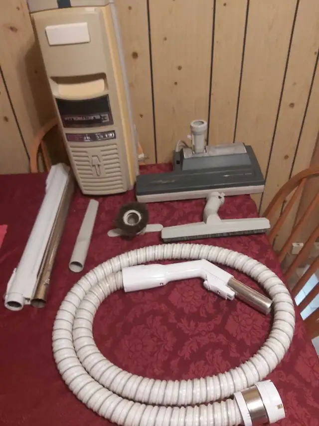 ELECTROLUX VACUUM CLEANER E SPECIAL MODEL WITH 2 YEAR WARRANTY