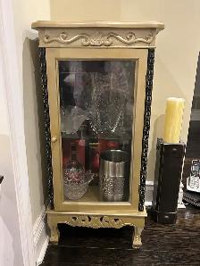 Cabinet in Gold