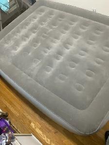 Air mattress with pump - Photo 2
