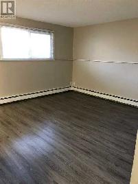 Spacious Apartment Available! - Photo 4