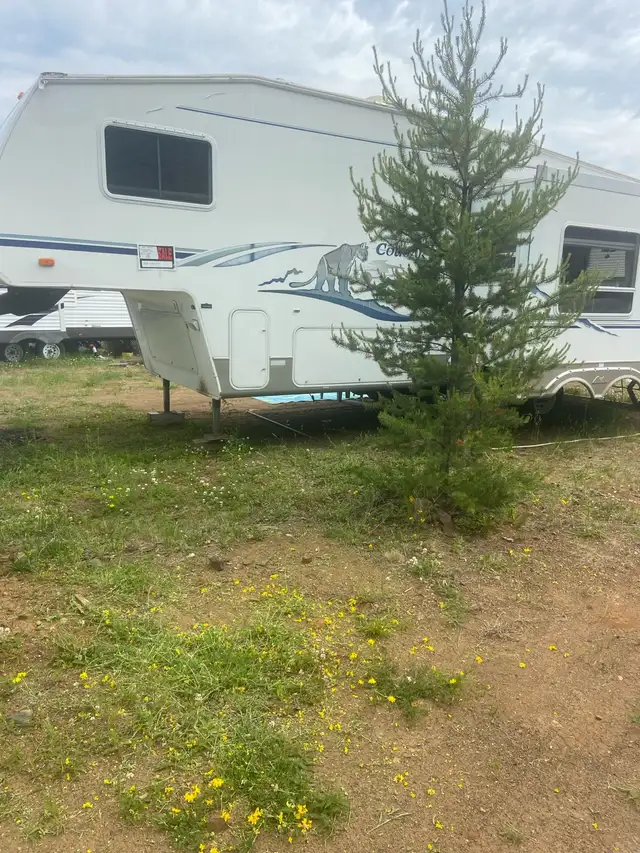 28Foot Cougar 5th Wheel For Sale