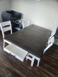 Kitchen table- 4 chairs and a bench cash only