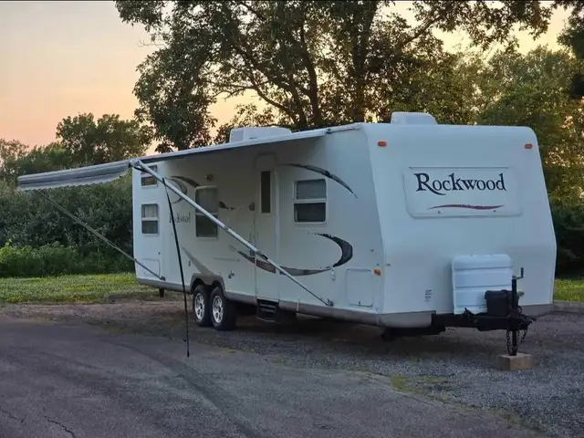 2006 Rockwood 27 Foot Camper/Bunkhouse Trailer