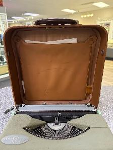 Hermes Rocket TypeWriter with case Circa 1957 - Photo 3