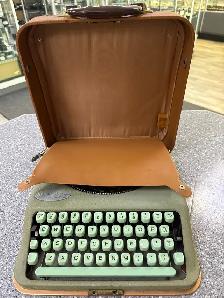 Hermes Rocket TypeWriter with case Circa 1957 - Photo 5
