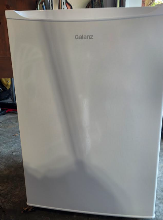 Galanz 3.1 Cu Ft Upright Freezer