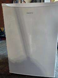 Galanz 3.1 Cu Ft Upright Freezer