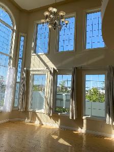5-bedroom, 4 Bath large Executive house on lake   Park, bright - Photo 2