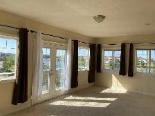 5-bedroom, 4 Bath large Executive house on lake   Park, bright - Photo 6