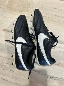 Nike Soccer Cleats US Size 7