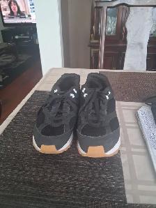 BRAND NEW Running shoes. ASKING 25.00 - Photo 3