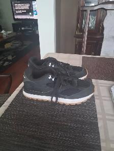 BRAND NEW Running shoes. ASKING 25.00 - Photo 4