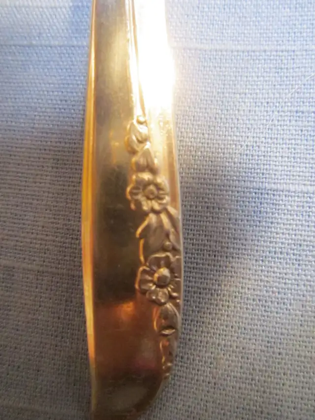 #88-74B   LILAC TIME silverware set for 10