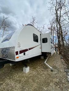 2011 Heartland North Trail 32’ trailer - Photo 4