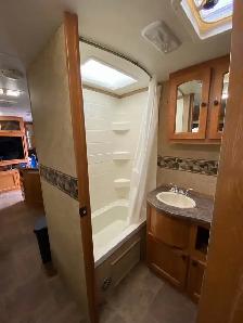 2011 Heartland North Trail 32’ trailer - Photo 6