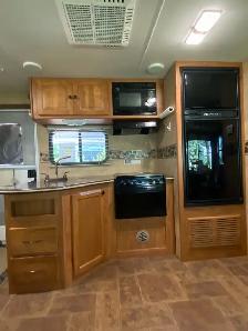 2011 Heartland North Trail 32’ trailer - Photo 9