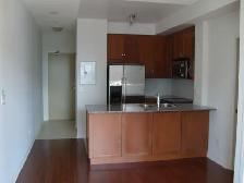 YONGE-FINCH 1-bedroom Mona Lisa Luxury Condo,TTC Subway at door - Photo 2
