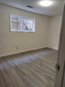 3 Bed   Den, 1.5 Bath  House for Rent - Lakeview Area - Photo 8