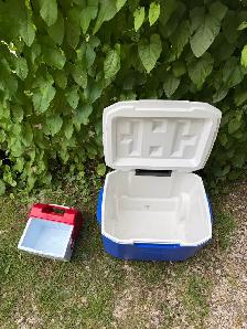 Coleman and Rubbermaid Coolers - Photo 3