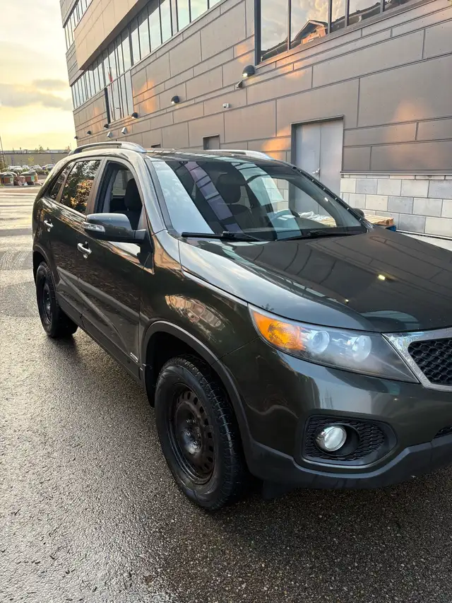 2011 Kia Sorento Awd 380,000Km $1200Firm