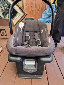 Il s'agit d'une coquille de siège d'auto pour bébé Graco - Photo 2