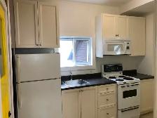 SEPT 1 - 3 BEDROOM 5 MINUTE WALK TO QUEENS! ALL INCLUSIVE - Photo 2